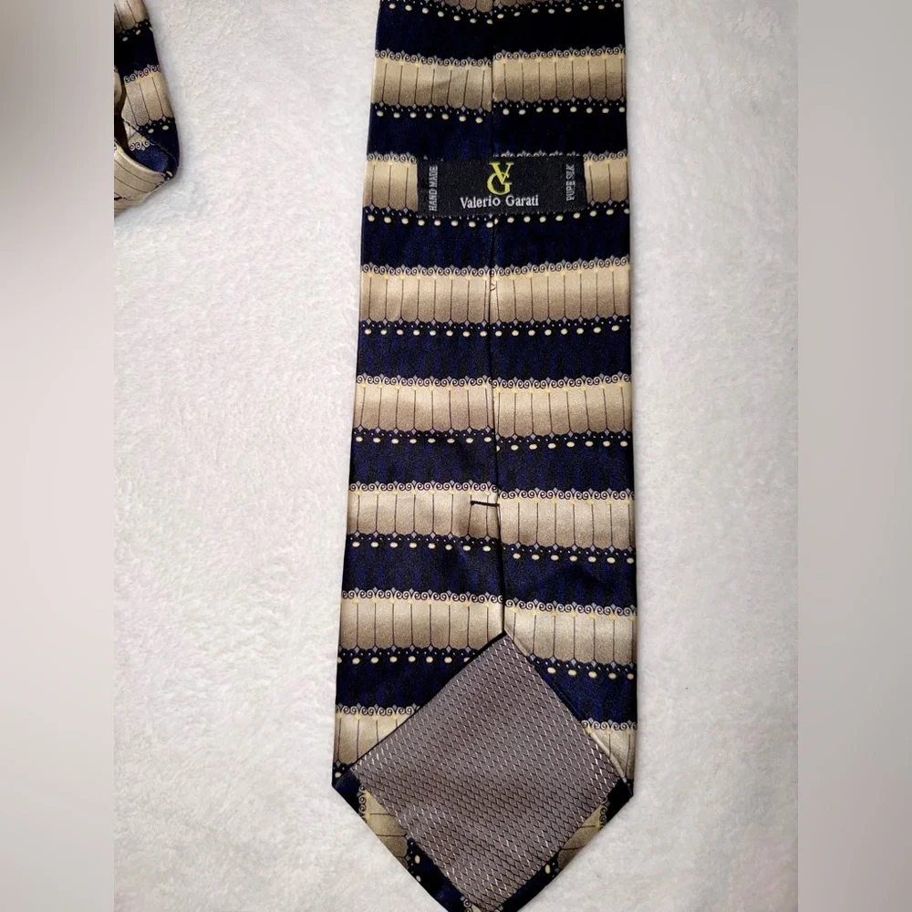 Valerio Garati elegant navy